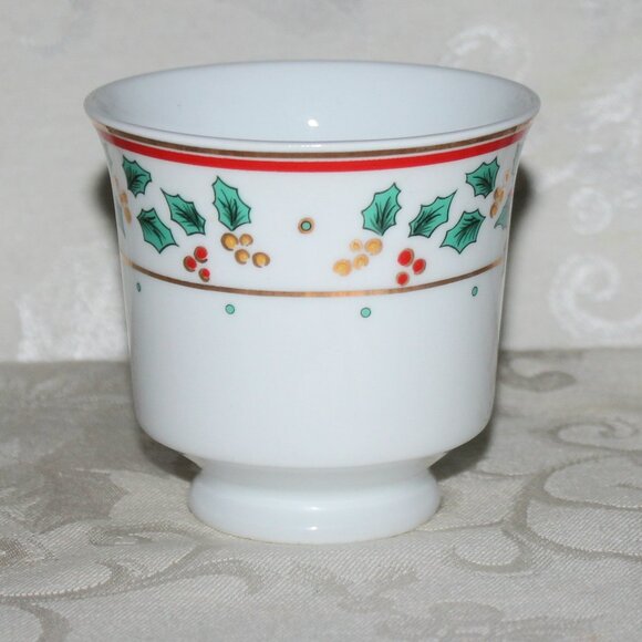 Mismatched Christmas Poinsettia Teacup Set | Bluebird | Royal Heritage - Picture 5 of 13